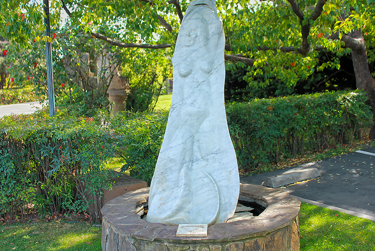 Napa Valley Art Garden Sculpture Moonrise